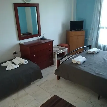 Studio For 2-3 Persons 100m From The Beach דירה