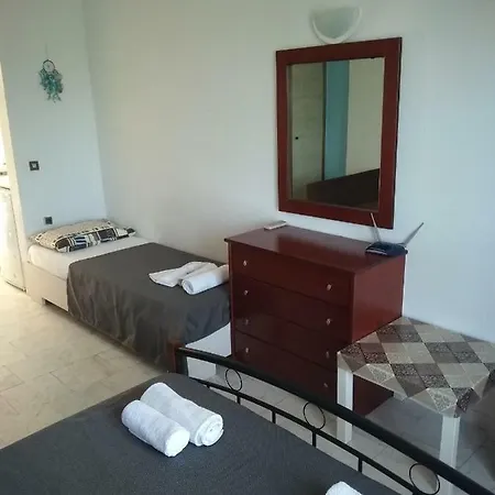 Studio For 2-3 Persons 100m From The Beach דירה *