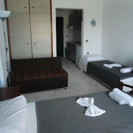 Studio For 2-3 Persons 100m From The Beach דירה פוליכרונו