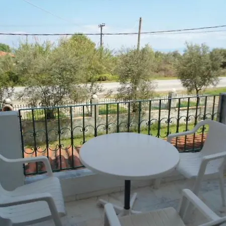 Studio For 2-3 Persons 100m From The Beach דירה