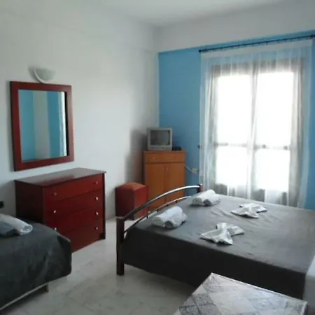 Studio For 2-3 Persons 100m From The Beach דירה